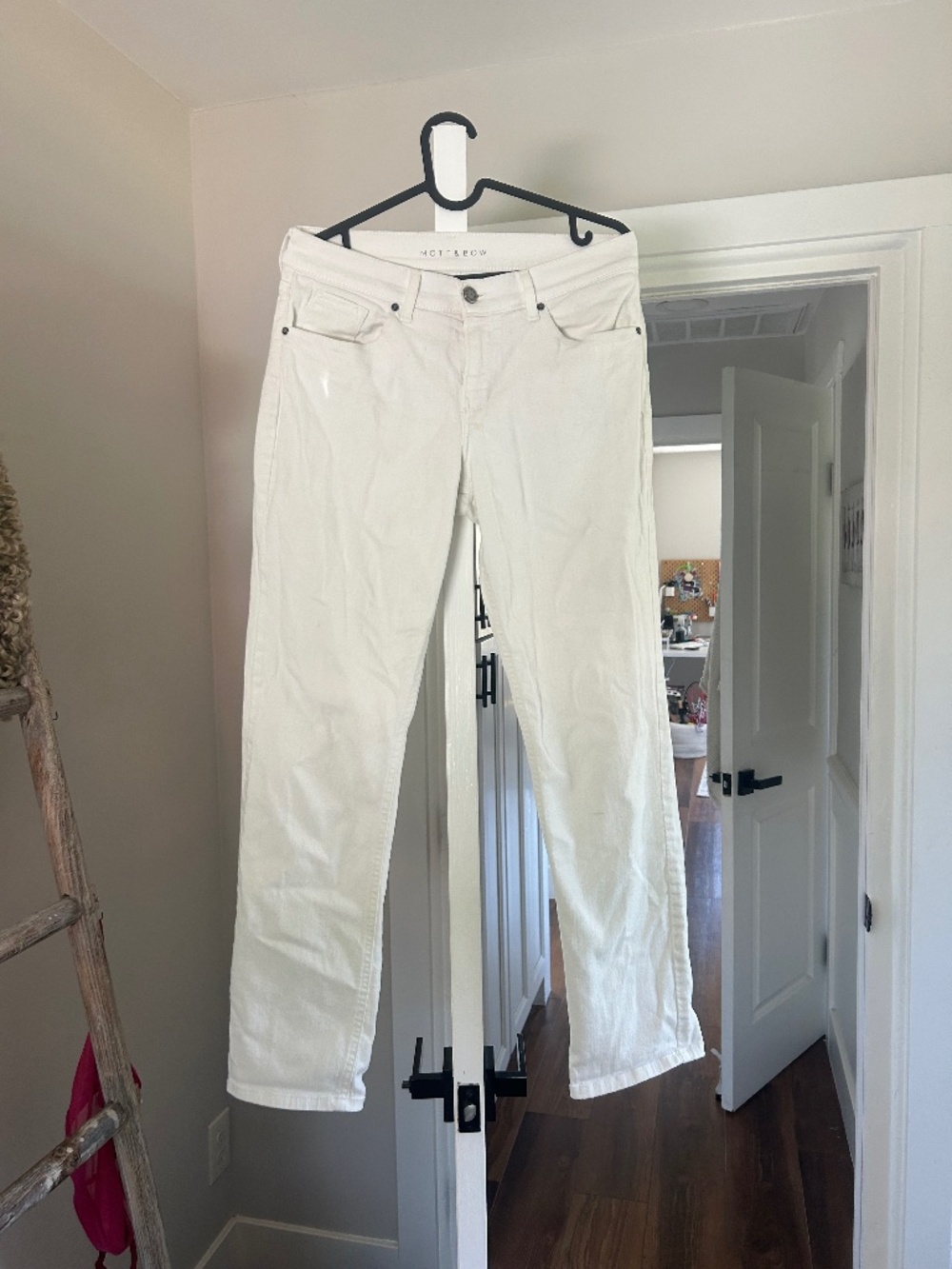 Mott & Bow White Boyfriend Jeans – Size 27/30